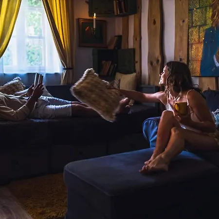 Menedek. A Szallas. * Felsőtárkány