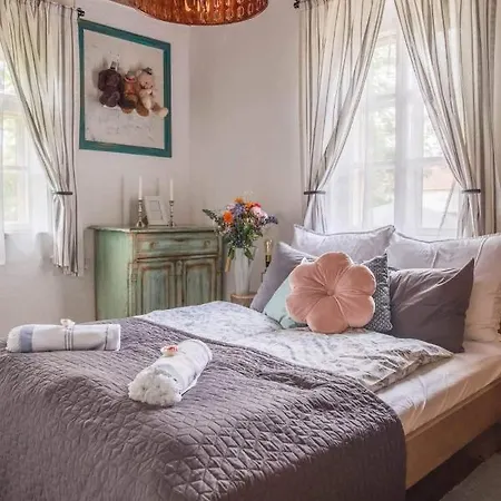 Menedek. A Szallas. Felsőtárkány