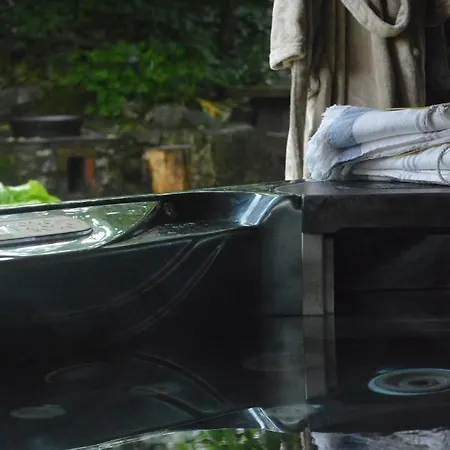 Menedek. A Szallas. فندق *