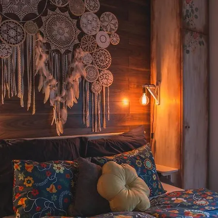 فندق Menedek. A Szallas. *