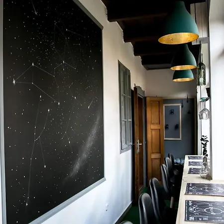 فندق Menedek. A Szallas.