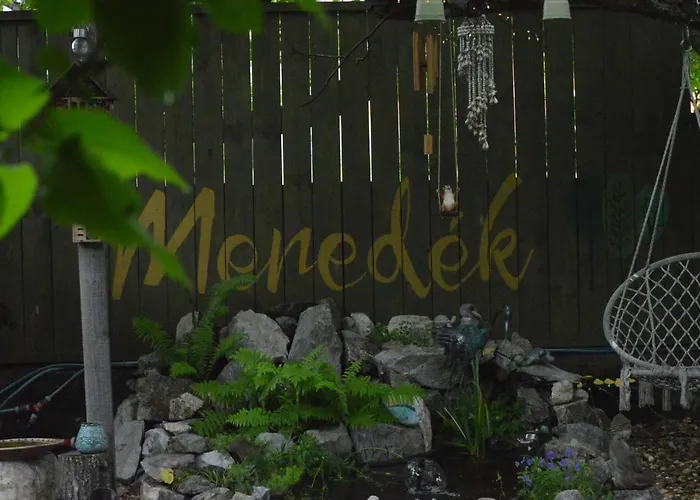 Menedek. A Szallas. 호텔