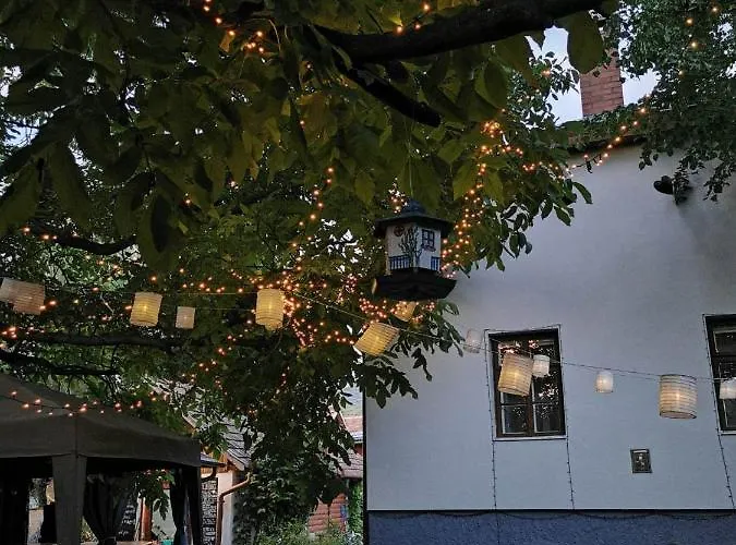 Menedek. A Szallas. Hotel
