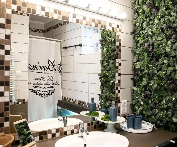 Menedek. A Szallas. Hotel *